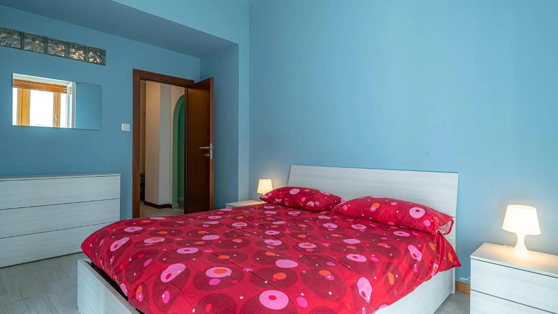 Niki'S House Apartment Lecco 0*,  Italy